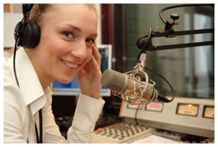http://blogs.voices.com/voxdaily/woman-radio-announcer.jpg